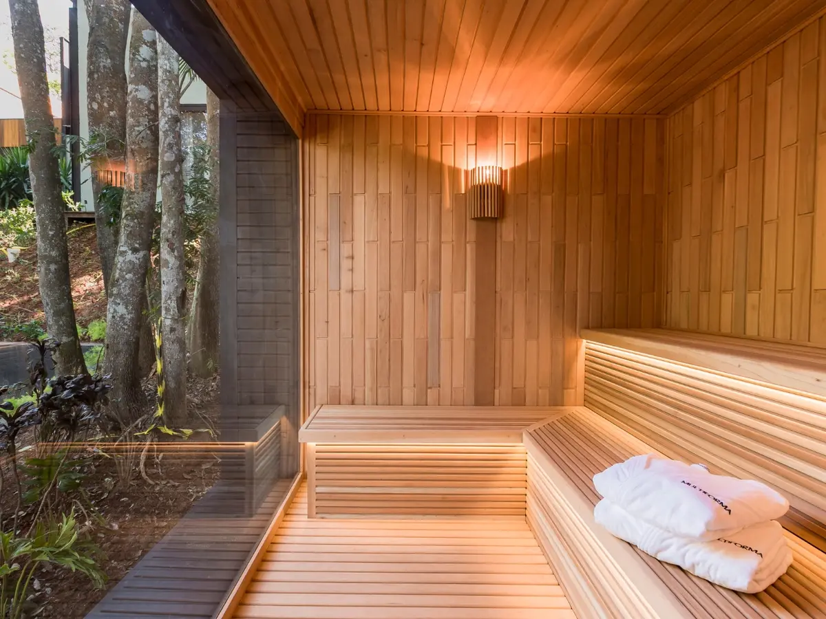 Interior acolhedor de sauna